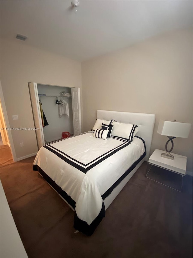 bedroom featuring carpet floors