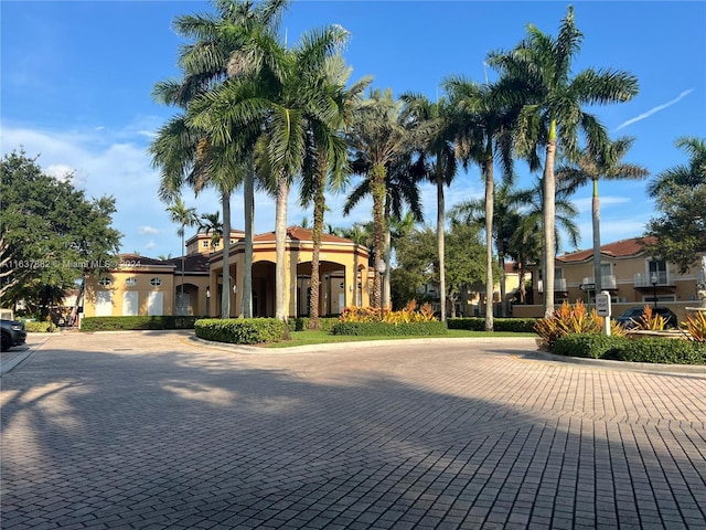 view of front facade