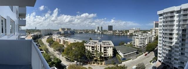 water view featuring a city view