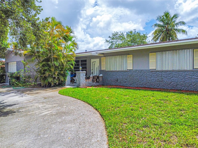 view of front of home with a front yard