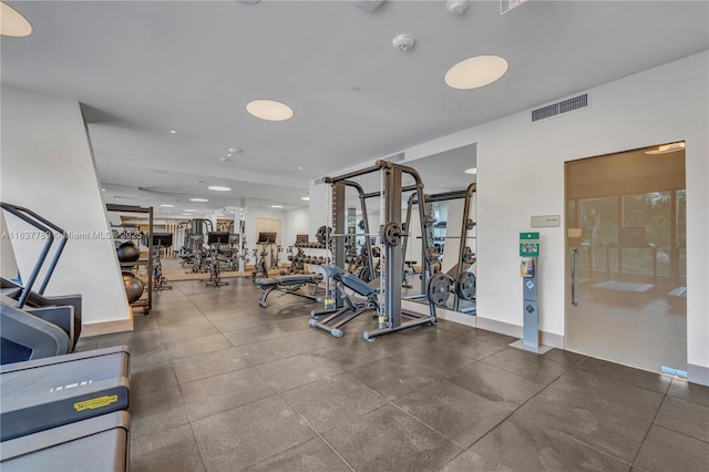 exercise room featuring visible vents