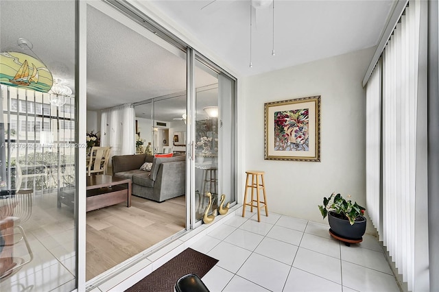 sunroom with ceiling fan