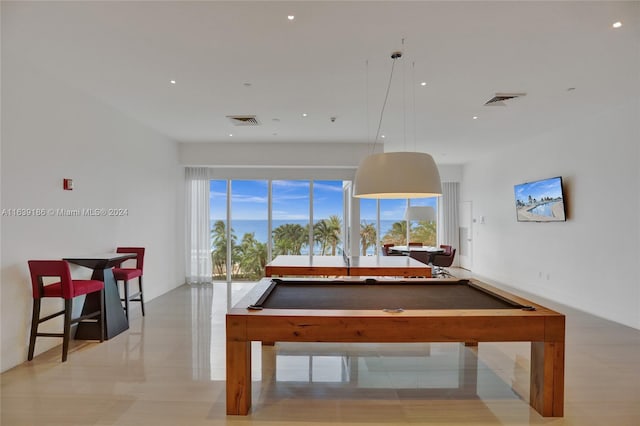 playroom featuring pool table