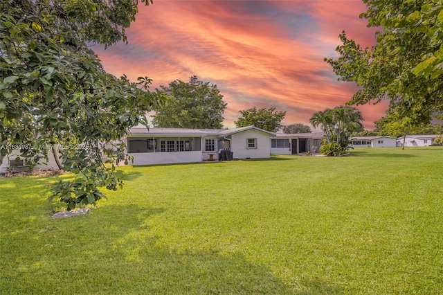 view of yard at dusk