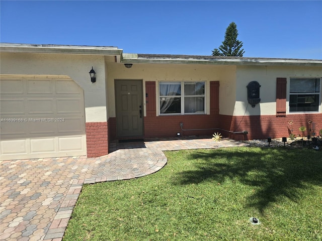 view of front of house featuring a garage and a front lawn