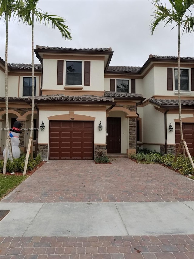 view of front of home featuring a garage