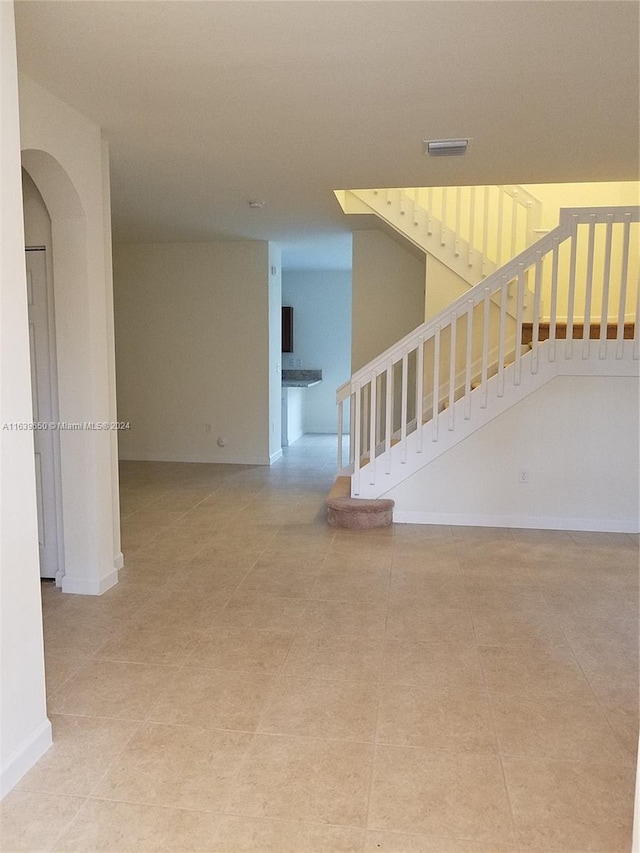 empty room featuring light tile patterned floors