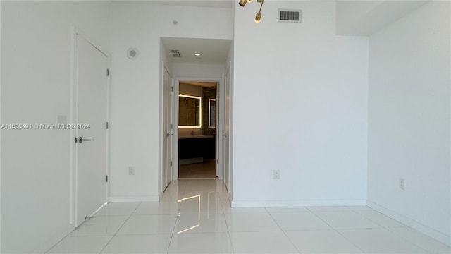 empty room with light tile patterned flooring