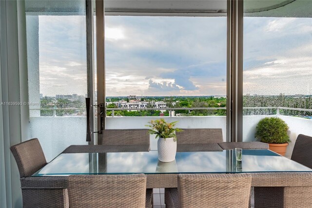 dining space featuring a healthy amount of sunlight