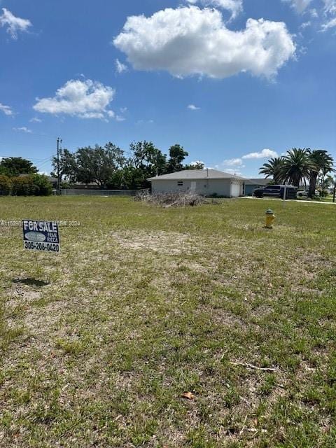 Listing photo 2 for 153 Kamal Pkwy, Cape Coral FL 33904