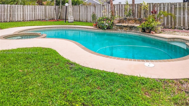 view of swimming pool with a yard