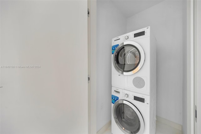 300 Biscayne Blvd Way Unit 2009, Miami, FL 33131 - laundry room featuring baseboards, stacked washer and dryer, and laundry area