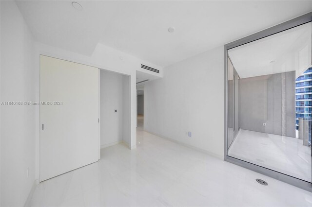 300 Biscayne Blvd Way Unit 2009, Miami, FL 33131 - empty room with visible vents and baseboards