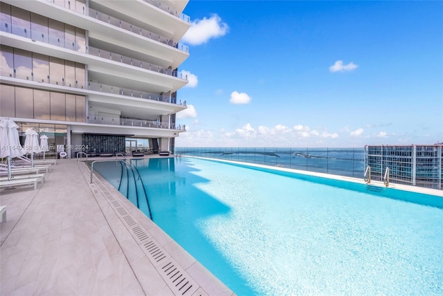 300 Biscayne Blvd Way Unit 2009, Miami, FL 33131 - view of community pool