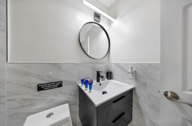 5740 NE 19th Ave, Fort Lauderdale, FL 33308 - half bath featuring tile walls and vanity