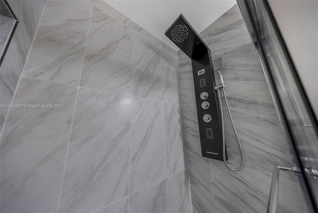 5740 NE 19th Ave, Fort Lauderdale, FL 33308 - details with a tile shower