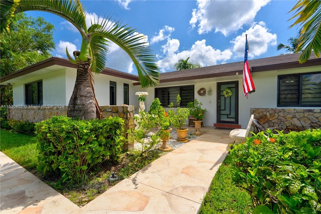 single story home featuring a porch