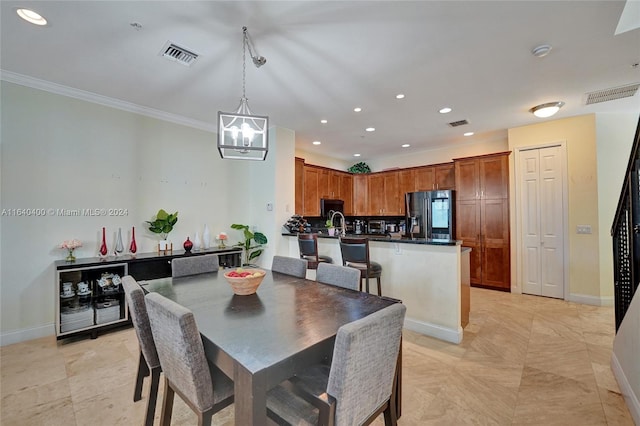 dining room featuring baseboards, visible vents, and recessed lighting