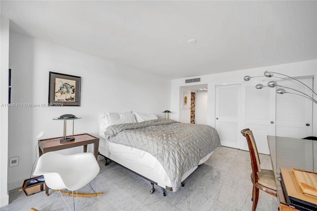 bedroom featuring a closet