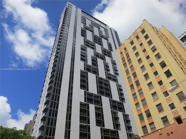 151 SE 1st St Unit 1902, Miami FL, 33131, 2 bedrooms, 1 bath condo for sale