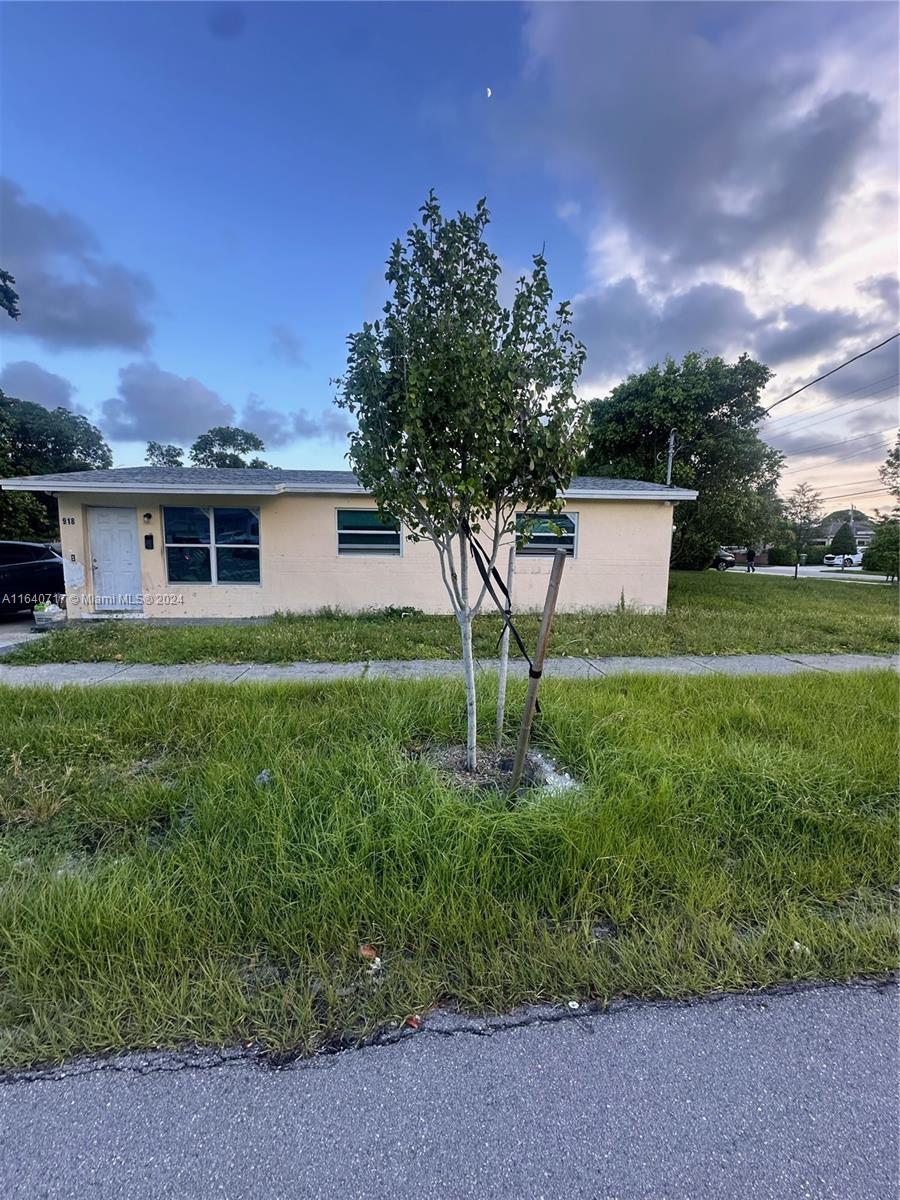 918 NW 2nd Ave, Hallandale Beach, FL 33009 - photo 1