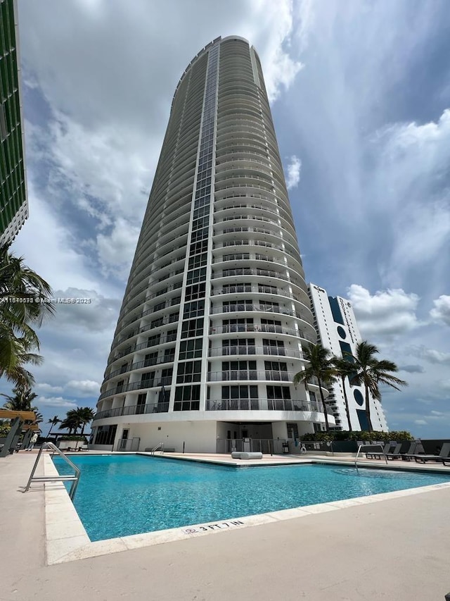 1750 N Bayshore Dr Unit 2708, Miami, FL 33132 - community pool with a patio