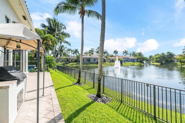 view of yard featuring a water view