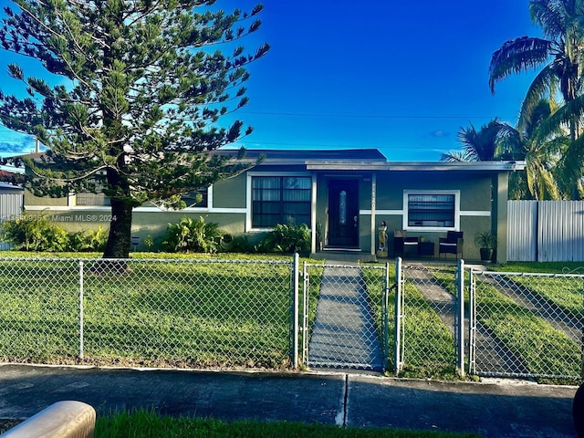 view of front of house with a front yard