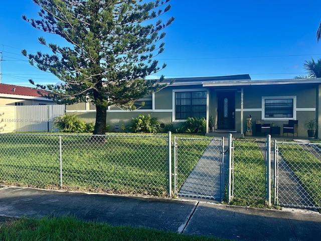 view of front facade featuring a front lawn