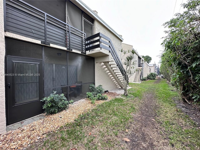 view of yard with a balcony