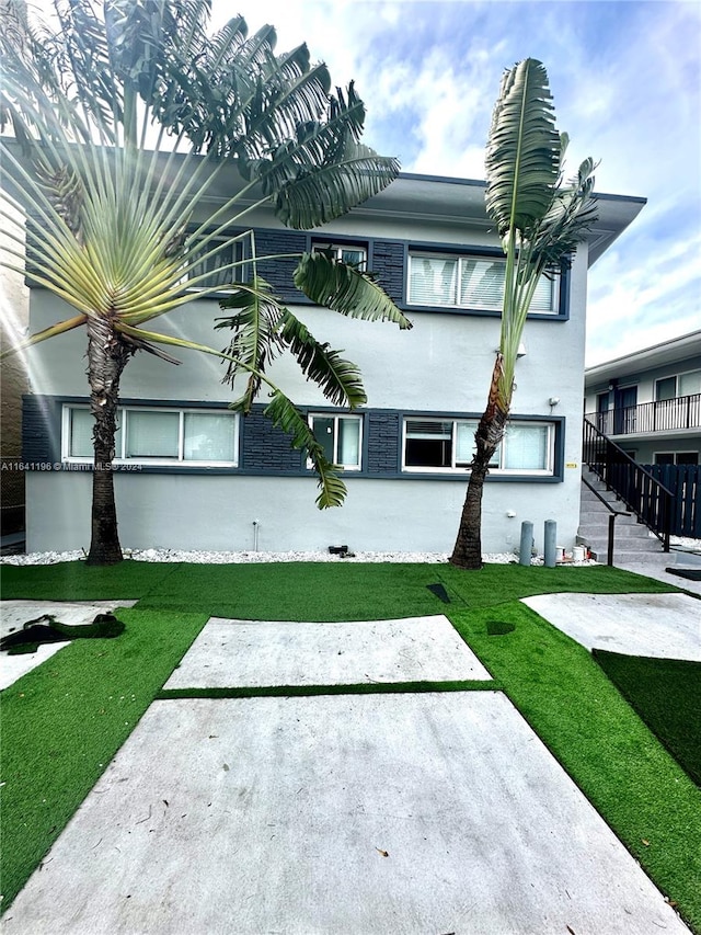 exterior space featuring a lawn