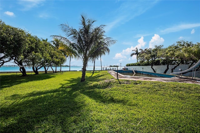 Listing photo 2 for 5975 N Bayshore Dr, Miami FL 33137