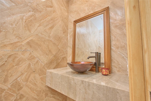 2941 Paddock Ln, Weston, FL 33331 - bathroom featuring a sink