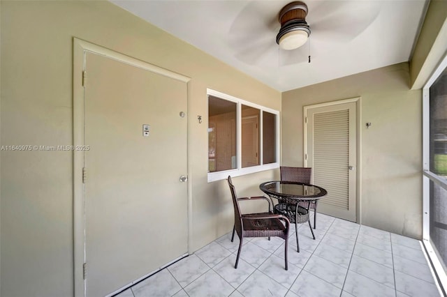 sunroom / solarium with ceiling fan