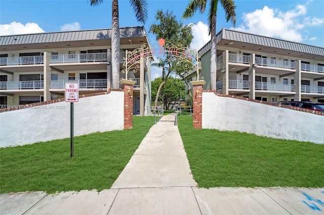 exterior space featuring a lawn