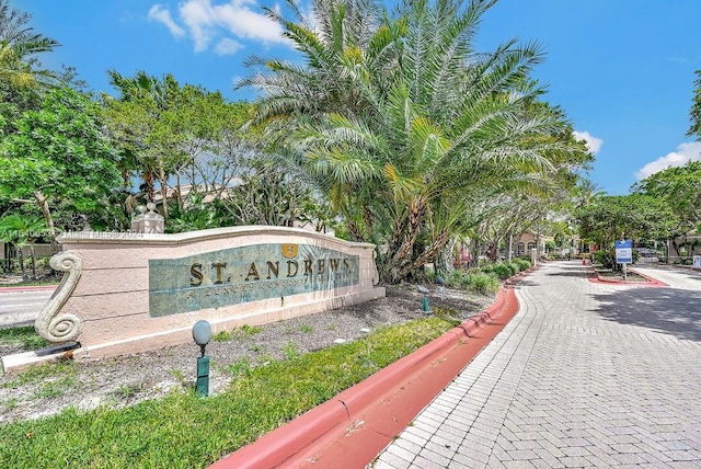 view of community / neighborhood sign