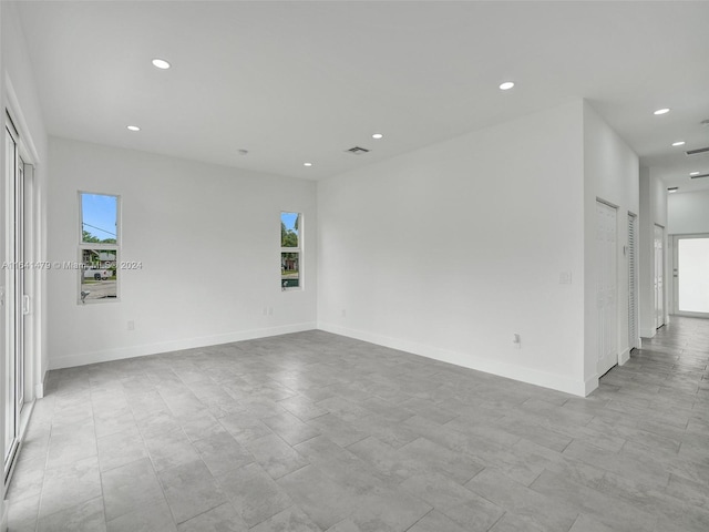 empty room featuring light tile patterned flooring