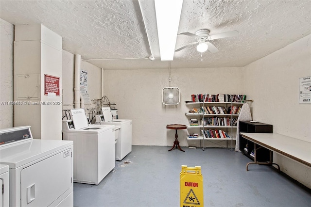 laundry room featuring washer and clothes dryer, a textured ceiling, and ceiling fan