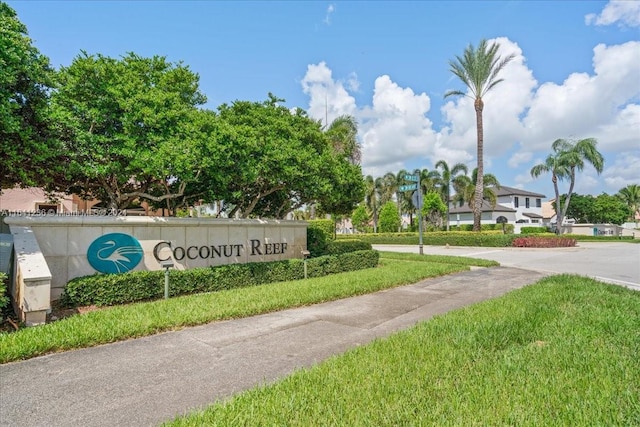 view of community / neighborhood sign