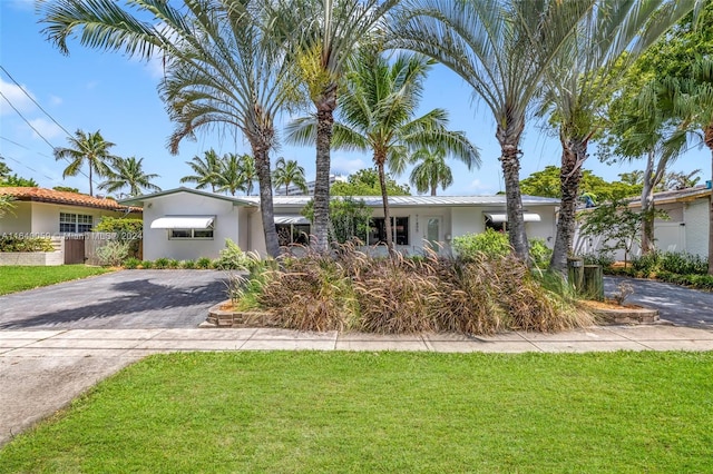 ranch-style home with a front yard