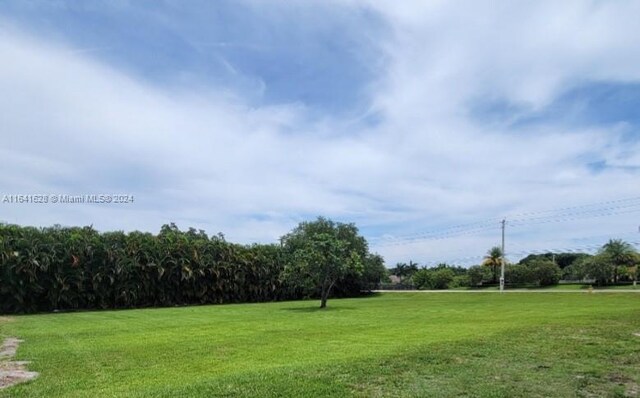 Listing photo 2 for 6411 SW 56th St, Davie FL 33314