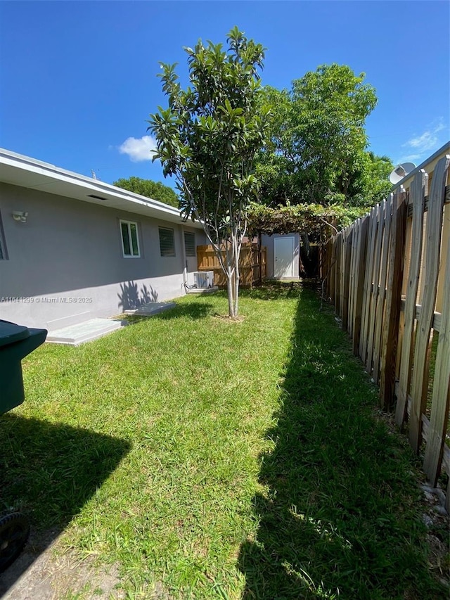 view of yard with a shed