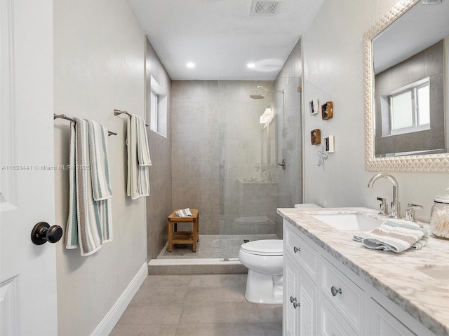 full bath with visible vents, a sink, toilet, and tiled shower