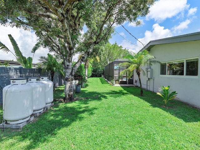 view of yard with a lanai