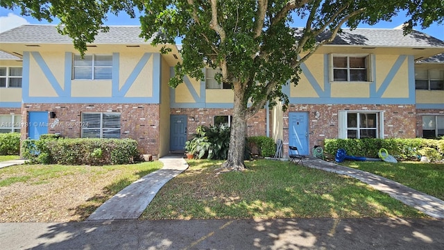 view of front of home with a front yard