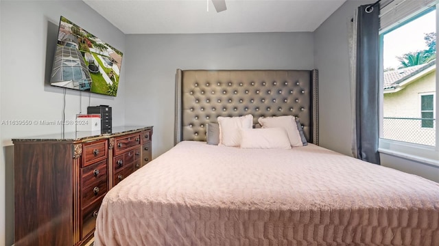 bedroom with ceiling fan