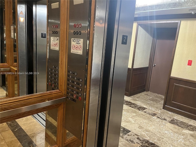 room details with elevator