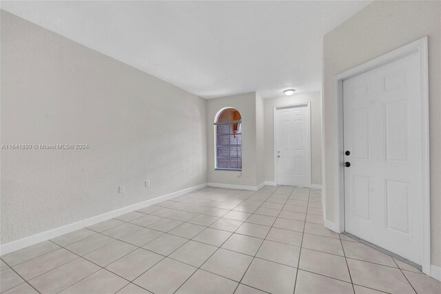 empty room featuring light tile patterned flooring