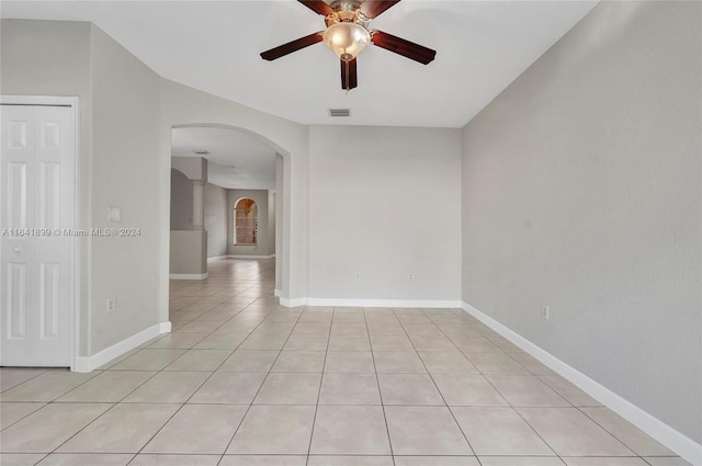 unfurnished room featuring light tile patterned floors and ceiling fan