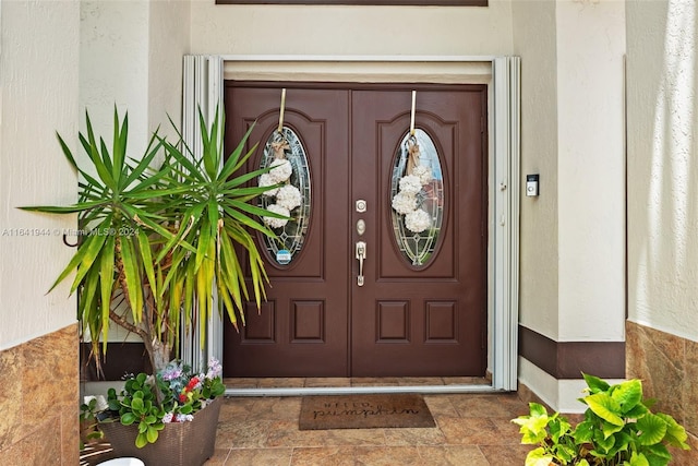 property entrance with stucco siding